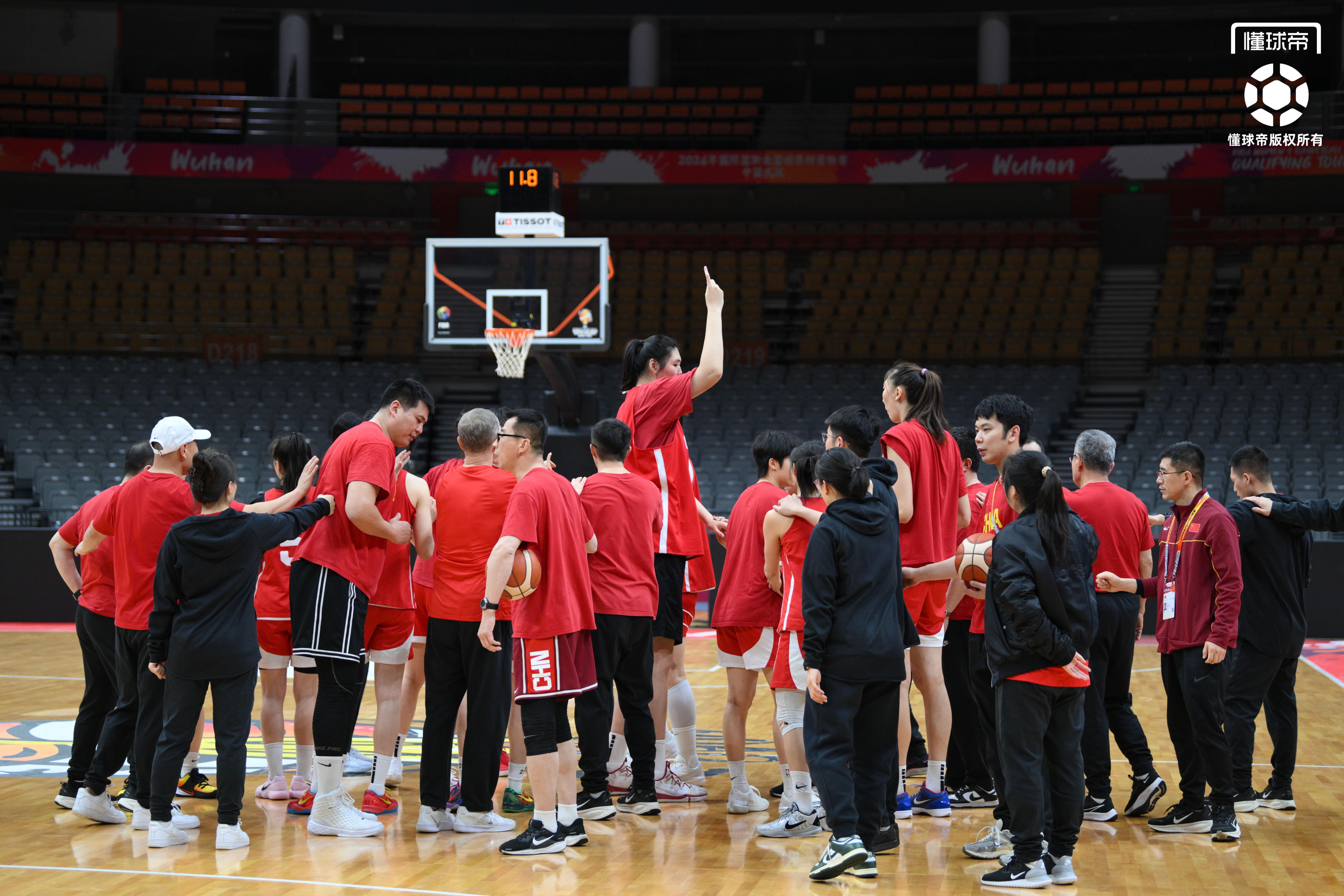 乐鱼leyu平台-中国女篮世预赛最后一练，王治郅到场观看&amp;amp;全队精神饱满